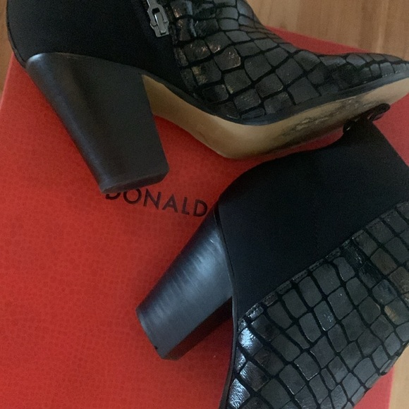 Donald J Pliner boots 7.5M - Picture 6 of 9